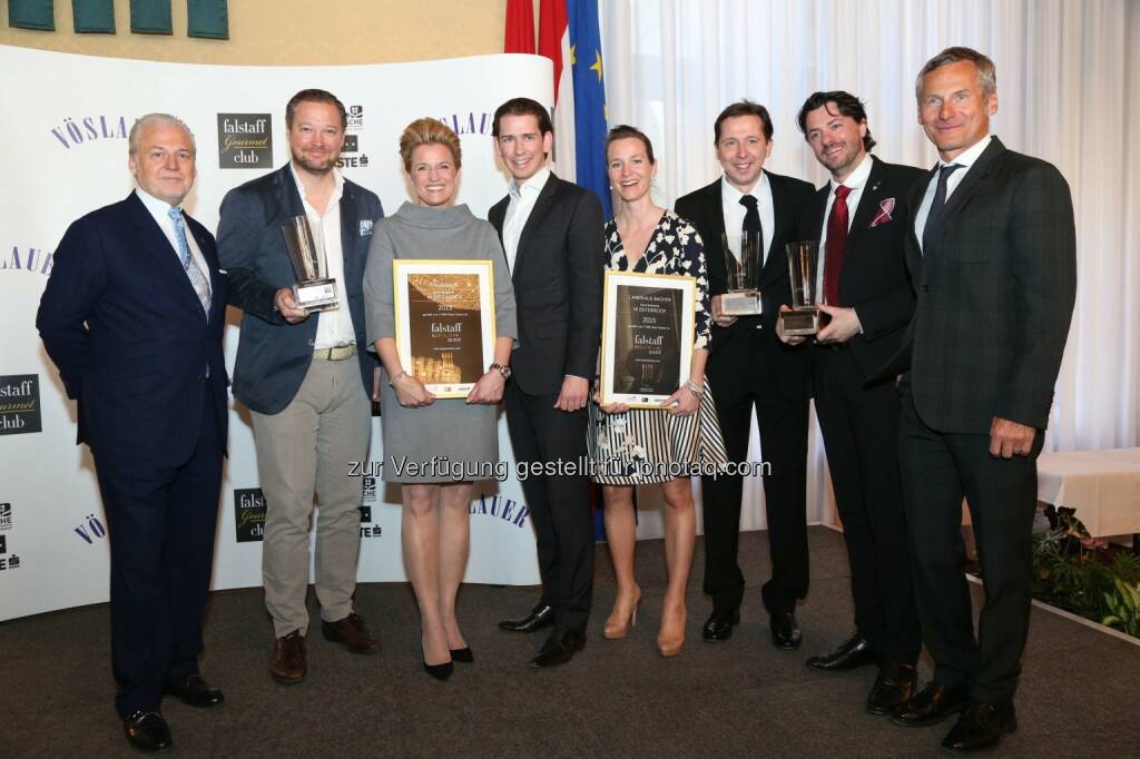 Wolfgang Rosam (Falstaff Herausgeber), Andreas Döllerer (Restaurant Döllerer´s), Birgit Reitbauer (Steirereck), Außenminister Sebastian Kurz, Susanne Bacher-Dorfer (Landhaus Bacher), Heinz Reitbauer (Steirereck), Thomas Dorfer (Landhaus Bacher), Dr. Alfred Hudler (Vorstandsvorsitzender Vöslauer): Falstaff Verlags GmbH: Falstaff Restaurantguide 2015, © Aussender (18.03.2015) 