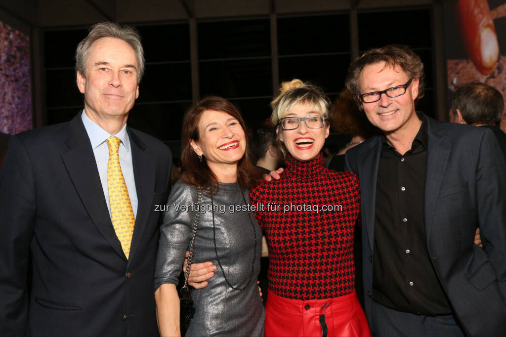 Christoph Bubb (Schweizer Botschafter in Österreich), Regula Bubb, Pipilotti Rist (Künstlerin), Hans-Peter Wipplinger (Direktor Kunsthalle Krems und Kurator): Kunsthalle Krems: Pipilotti Rist in der Kunsthalle Krems, © Aussendung (21.03.2015) 