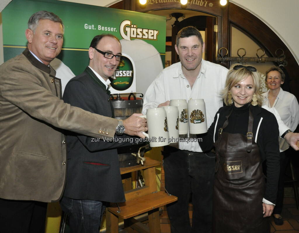 Ronald Zentner, Verkaufsdirektor Gastronomie Region Süd bei der Brau Union Österreich, Harald Green, Braumeister der Brauerei Falkenstein, Artur Wieser, Wirt des Brauhaus Falkenstein und Diplom-Biersommelier: Brau Union Österreich AG: Brauhaus Falkenstein – Neueröffnung nach Umbau, © Aussender (24.03.2015) 