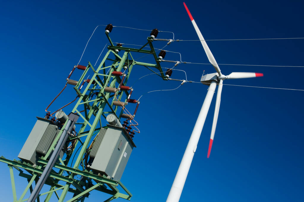 Windkraft, Windrad, Strom, http://www.shutterstock.com/de/pic-42175699/stock-photo-photo-of-wind-power-installation-in-sunny-day.html, © www.shutterstock.com (27.03.2015) 
