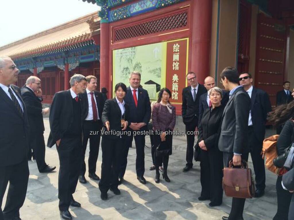 #China: Margit Fischer besichtigt mit 2 Bundesministern und Firmenvertretern die verbotene Stadt in Peking http://twitter.com/wko_aw/status/581367961384009729/photo/1  Source: http://twitter.com/wko_aw (27.03.2015) 