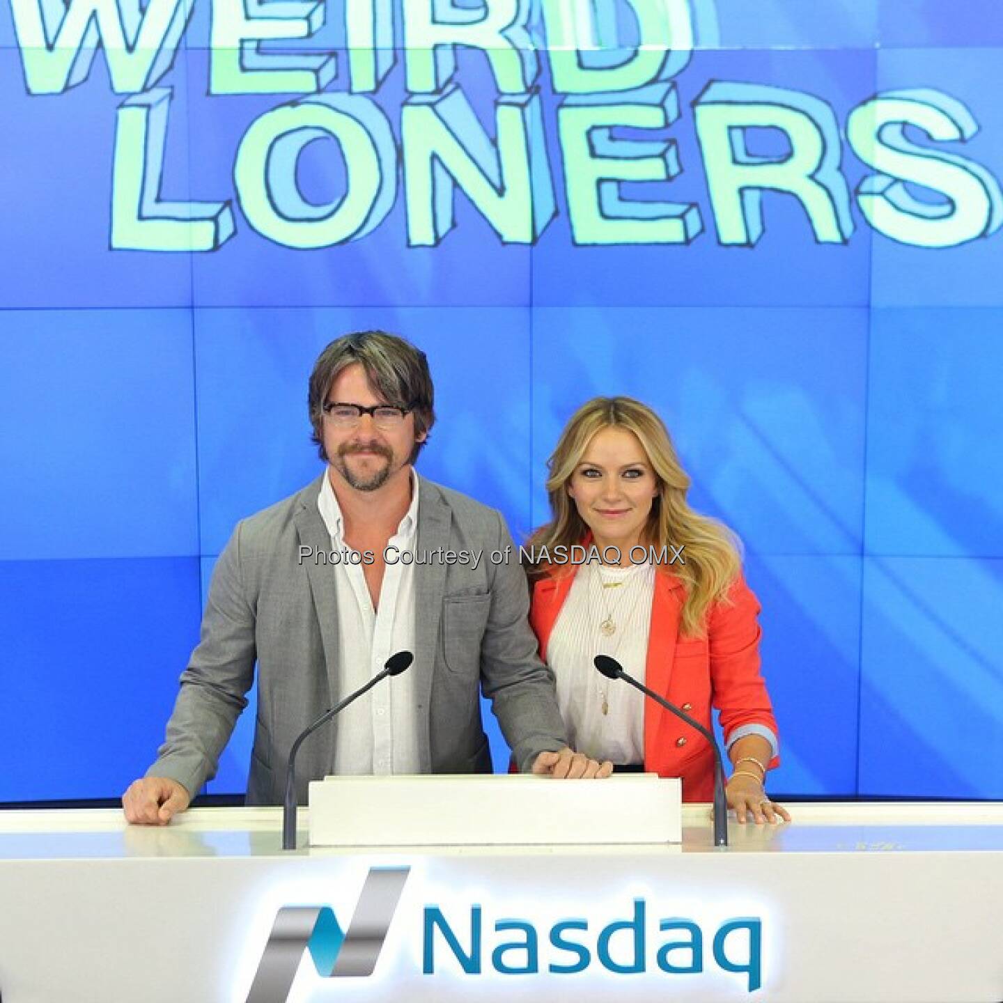 @WeirdLoners stars, Becki Newton and Zach Knighton ring the @Nasdaq Closing Bell! $FOXA #BeckiNewton #ZachKnighton  Source: http://facebook.com/NASDAQ