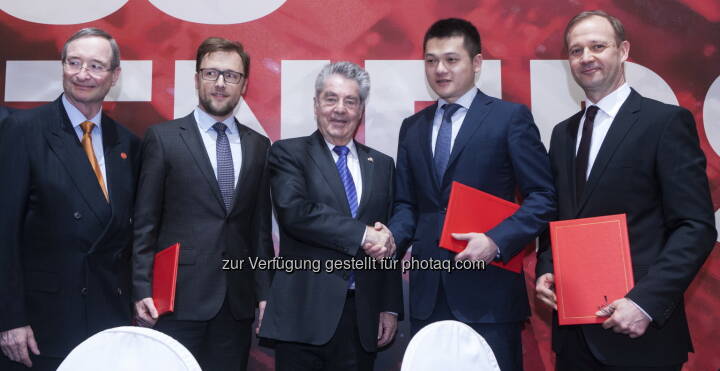Christoph Leitl, Präsident der Wirtschaftskammer Österreich, Clemens Holzmann, Vizedekan für Lehre am Campus Hagenberg der FH Oberösterreich, Bundespräsident Heinz Fischer, Jay Peng, Managing Director Huawei Österreich und Werner Fritz, Vizerektor der FH Joanneum - Huawei Technologies Austria GmbH: Huawei erweitert Studentenprogramm um neue Partner (Bild: WKO)