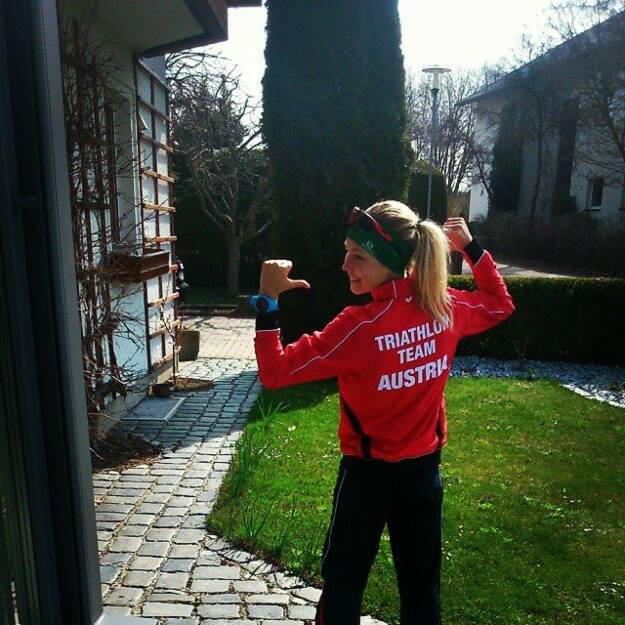 Sandra Koblmüller: Yeah just got my team clothes... Proud of beeing part of the Austrian Triathlon Team „grin“-Emoticon ‪#‎swimbikerunforaustria‬ ‪#‎Salomon‬ Running ‪#‎Suunto‬ ‪#‎Sziols‬ Sportsglasses ‪#‎FitRABBIT‬ bio sport drink ‪#‎Runplugged‬ ‪#‎Granitland‬, © Diverse  (11.04.2015) 