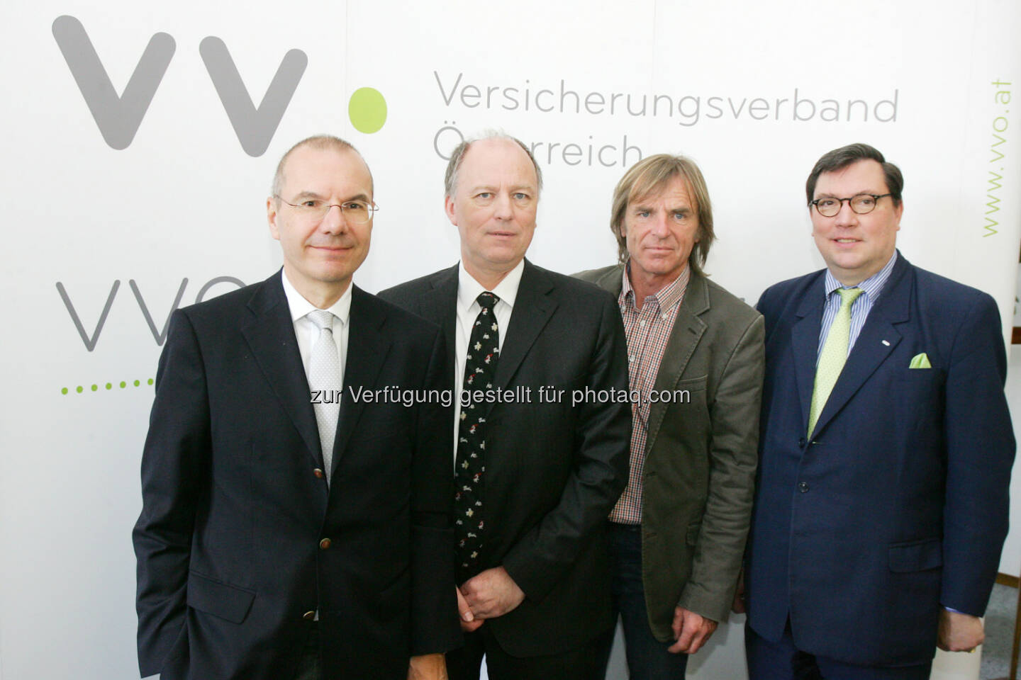 Wolfram Littich (VVO-Vizepräsident und Vorstandsvorsitzender der Allianz Gruppe in Österreich), Othmar Thann (Direktor des KFV), August Gustl Auinger (Motorrad-Profi und fünffacher Grand Prix-Sieger) und Louis Norman-Audenhove (Generalsekretär des österreichischen Versicherungsverbandes VVO): Verband der Versicherungsunternehmen Österreichs: Motorradboom in Österreich: Sicher auf zwei Rädern!