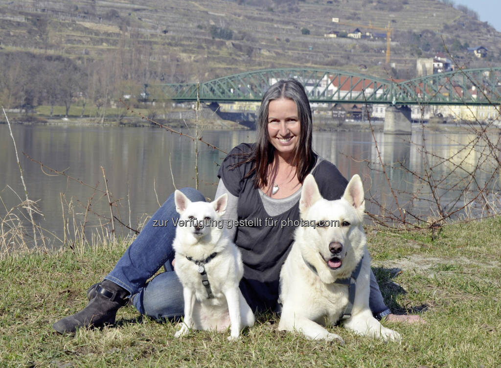 Andrea Specht, Chefredakteurin Tierschutzwelt: Petmedia Verlag GmbH: Am 16. April erscheint in Österreich ein neues Tierschutzmagazin – die „Tierschutzwelt“, © Aussender (14.04.2015)