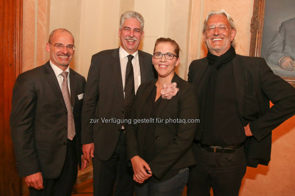 Hanns Kratzer (Peri Group), Hans Jörg Schelling, Birgit Bernhard und Robert Riedl (Welldone Werbung und PR GmbH): Welldone Werbung und PR GmbH: 46. Welldone Lounge: Sparflamme, © Aussender (15.04.2015) 