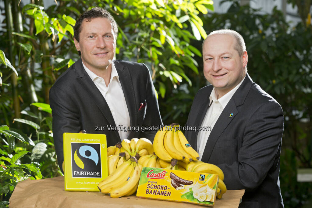 Ulf Schöttl, Marketingleiter Manner und Hartwig Kirner, GF Fairtrade: Josef Manner & Comp. AG: Casali-Schoko-Bananen ab sofort Fairtrade zertifiziert, © Aussender (17.04.2015) 