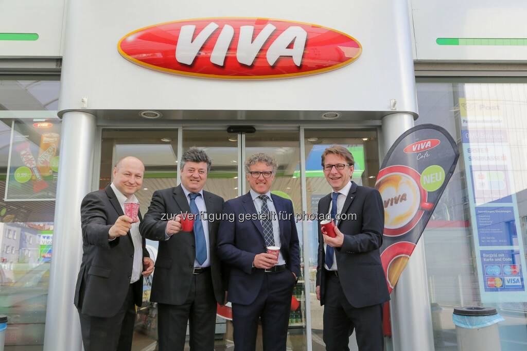 Hartwig Kirner, GF Fairtrade, Ivan Padelli Gimoka, Eigentümer, Alberto Pipan, Qualitätsmanager Gimoka, Alois Wach, Leiter OMV Tankstellengeschäft Österreich und Deutschland: OMV Aktiengesellschaft: Neuer Viva Cafe mit feinster italienischer Röstung an allen OMV Viva Stationen, © Aussendung (22.04.2015) 