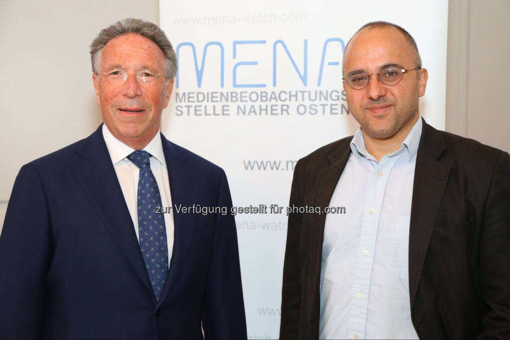 Erwin Javor (Mena-Gründer und Herausgeber der Analysen 2014/2015“), Jonathan Spyer (Nahostexperte, Präsident des Rubin-Centers in Herzliya/Israel): Mena - Medienbeobachtungsstelle Naher Osten: Nahost-Experte Jonathan Spyer spricht von Zusammenbruch der alten Ordnung im Nahen Osten, © Aussender (23.04.2015) 