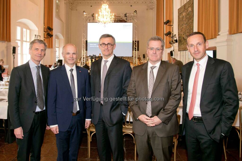 Josef Zechner (Spängler Iqam Invest), Günter Kitzmüller (Rosenbauer International AG), Robert Ottel (voestalpine AG),  Jochen Stich (Volkswagen Group Services S.A.) und Markus Ploner, CFA, MBA (Spängler Iqam Invest), © wildbild (23.04.2015) 