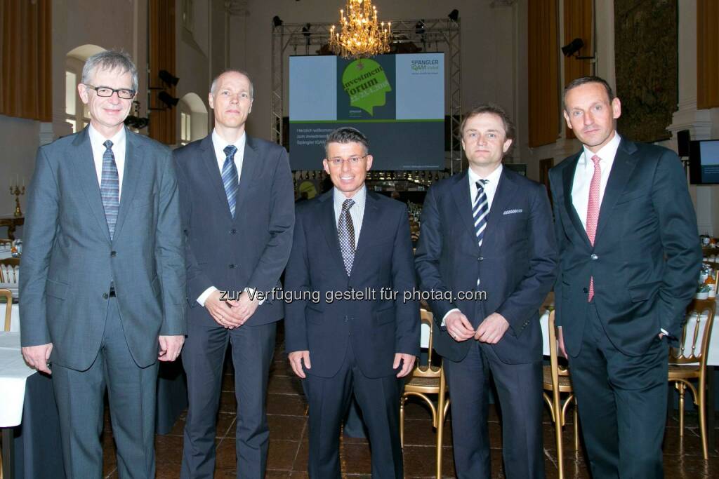 Engelbert J. Dockner (Spängler Iqam Invest), Jan-Egbert Sturm (KOF Konjunkturforschungsstelle, ETH Zürich), Gerhard Mangott (Institut für Politikwissenschaft, Universität Innsbruck),  Ulrich Schuh (EcoAustria) und Markus Ploner, CFA, MBA (Spängler Iqam Invest), © wildbild (23.04.2015) 