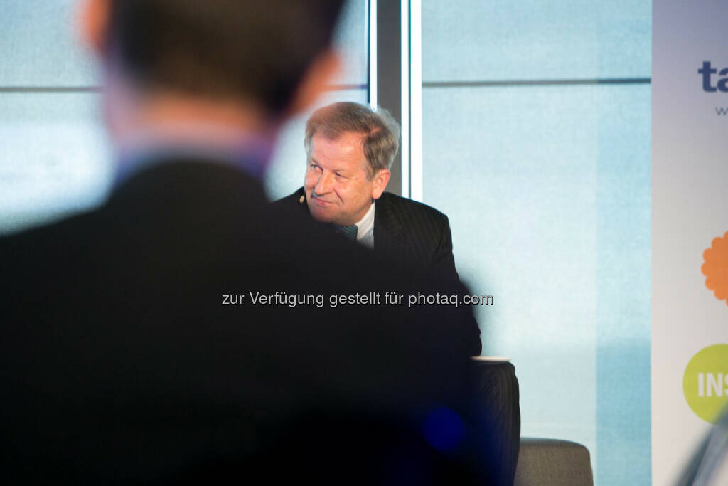 Eduard Zehetner (CEO Immofinanz Group), http://blog.immofinanz.com/de/2015/04/21/talk-im-tower-die-vierte-russland-die-sanktionen-und-die-folgen/
, © Martina Draper für Immofinanz (28.04.2015) 