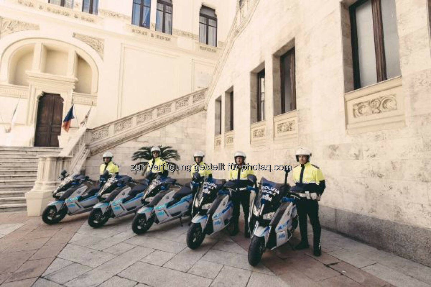 BMW Motorrad stattet Polizei in Sardiniens Hauptstadt mit 15 BMW C evolution aus. Emissionsfreie und effiziente Polizeieinsätze nach Barcelona nun auch in Cagliari.