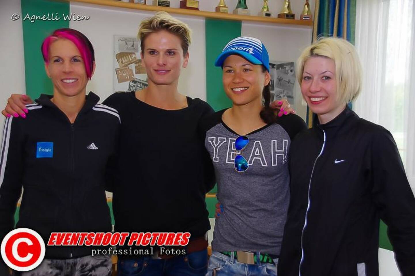 Die siegreiche Staffel vom Linz-Marathon http://www.christian-drastil.com/2015/04/19/staffelrekord_fur_die_tristyle_runplugged_runners_in_linz_elisabeth_niedereder : Conny Köpper, Elisabeth Niedereder, Annabelle-Mary Konczer, Laura Ghelmez  © Agnelli Wien