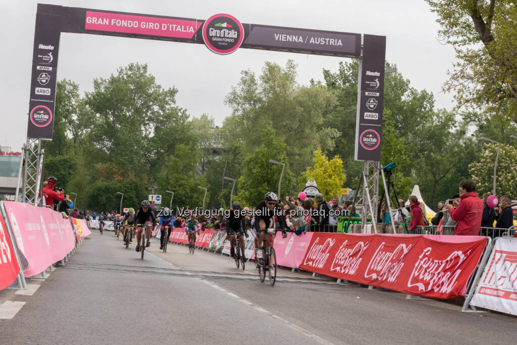 Arbö: Rund 2000 Radsportler waren am Sonntag beim Gran Fondo Giro d'Italia Vienna 2015 auf für den Autoverkehr gesperrten Straßen in Wien und Niederösterreich unterwegs., © Aussendung (04.05.2015) 