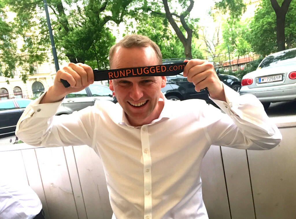 Ex-Eisschnellläufer Peter Bösenberg, SocGen, mit dem Runplugged Laufgurt (06.05.2015)