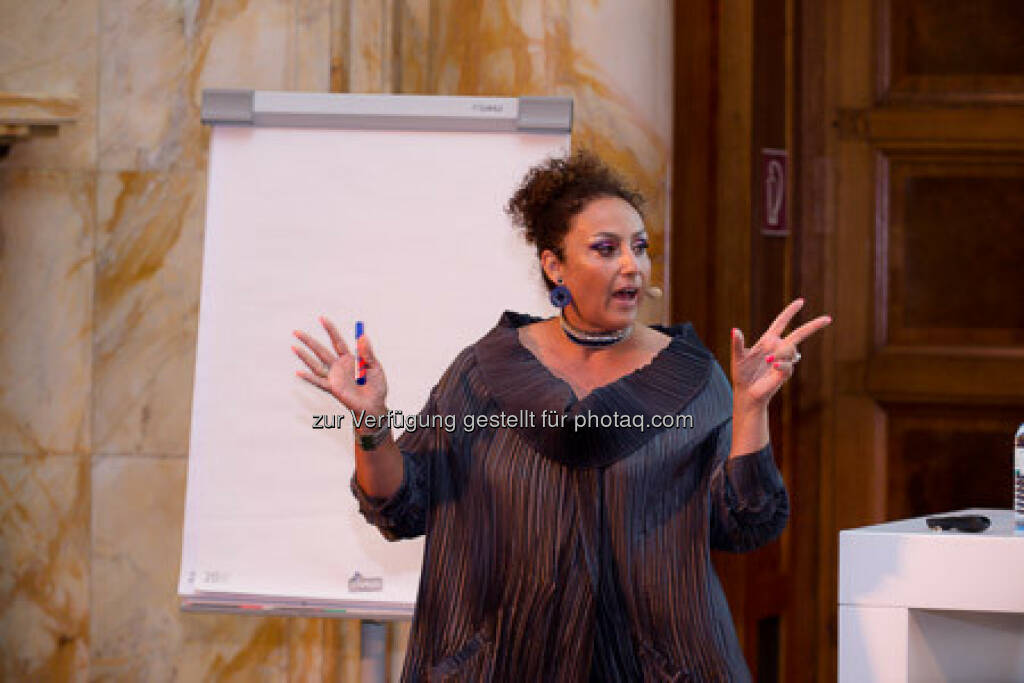 Tatjana Lackner, Zertifikatekongress 2015, Oktogon der Bank Austria, © ViennaShots - professional photographers, Wolfgang Pecka (11.05.2015) 