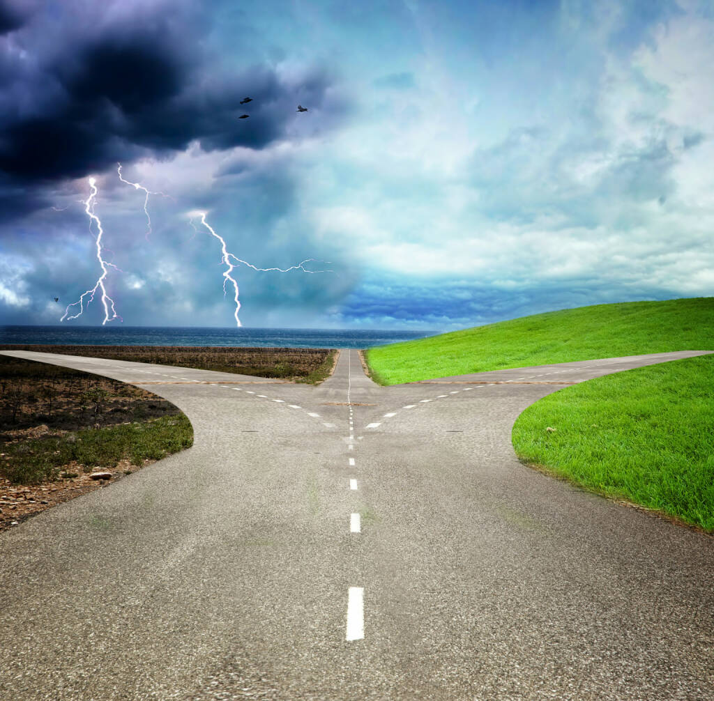 Scheideweg, Weggabelung, Gabelung, Wahl, Richtung http://www.shutterstock.com/de/pic-139284245/stock-photo-concept-of-choose-the-correct-or-incorrect-way.html, © www.shutterstock.com (11.05.2015) 