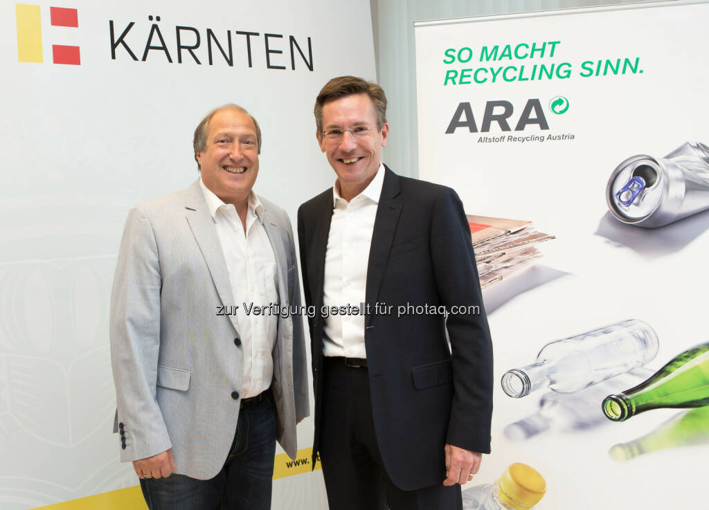 Landesrat Rolf Holub und ARA Vorstand Christoph Scharff bei der Präsentation der Sammelzahlen 2014: ARA Altstoff Recycling Austria AG: Getrennte Verpackungssammlung 2014 mit Rekordergebnis: Kärnten sammelt knapp 64000 Tonnen, © Aussender (13.05.2015) 