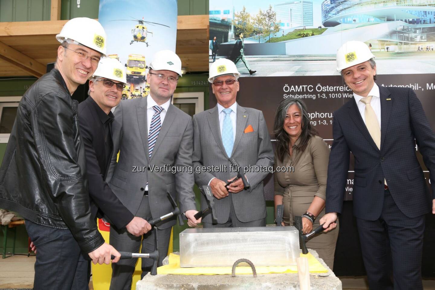 Christoph Pichler und Johann Traupmann (Geschäftsführer pxt Architekten), Franz Lederhaas (Geschäftsführer Granit), Werner Kraus (Öamtc-Präsident), Maria Vassilakou (Vizebürgermeisterin Wien), Oliver Schmerold (Öamtc-Verbandsdirektor): Öamtc legt Grundstein für sein neues Mobilitätszentrum