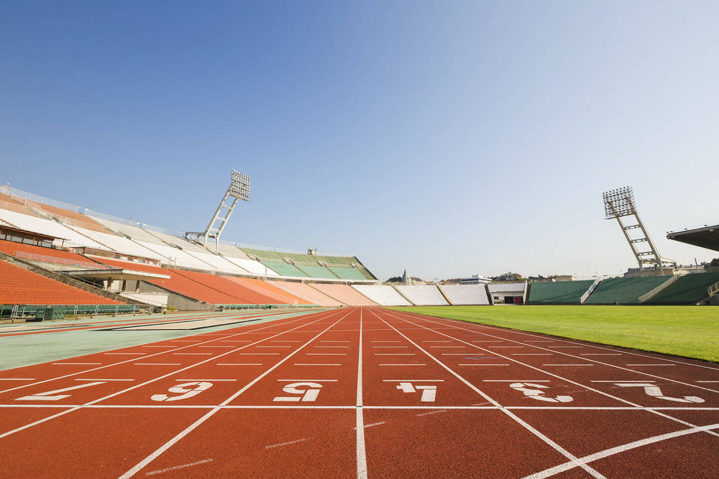 Tartanbahn, Stadion, Laufbahn, Stadionrunde, Leichtathletik - http://www.shutterstock.com/de/pic-216316447/stock-photo-athletics-stadium.html