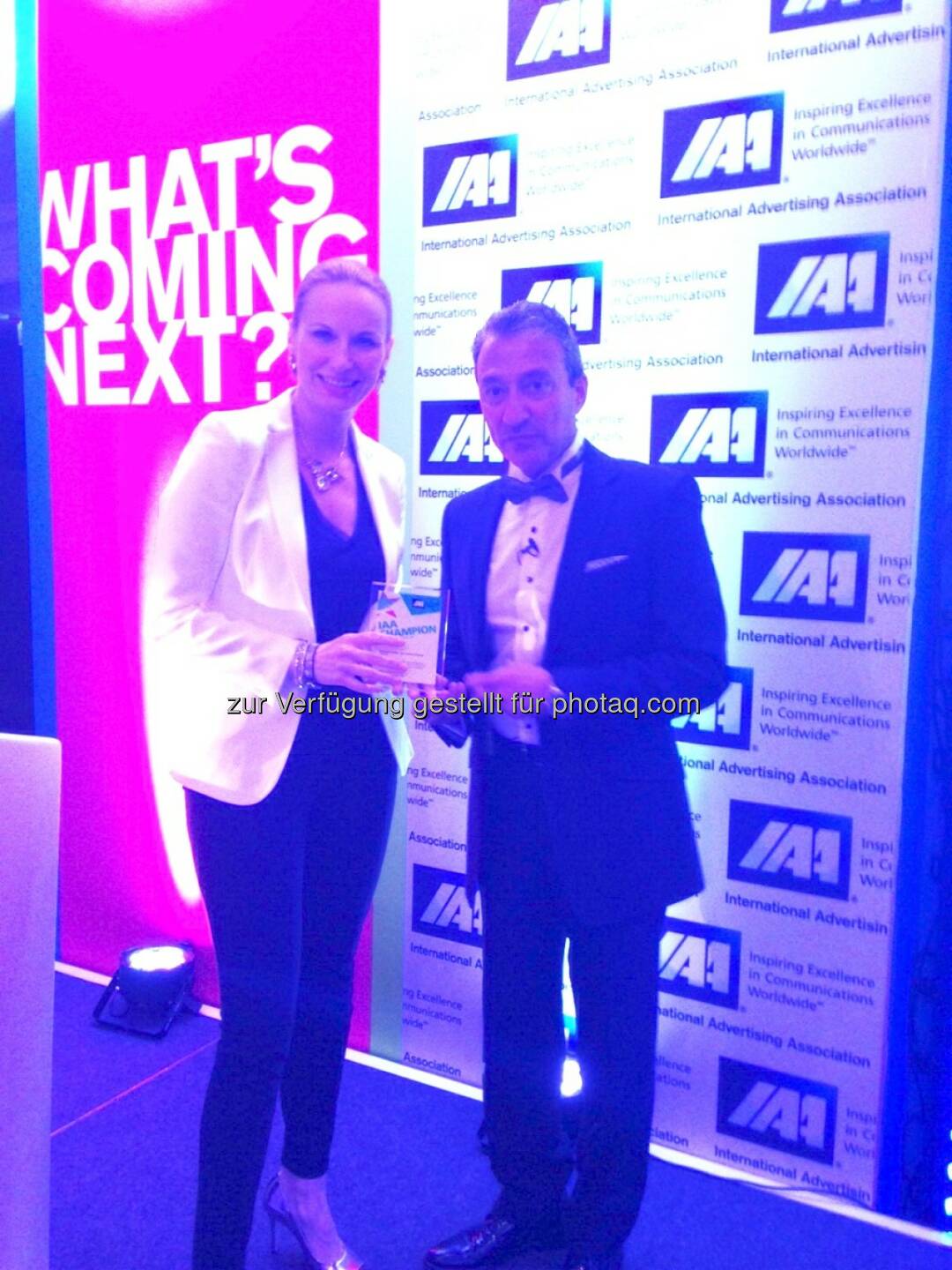 Michaela Huber (IAA-Generalsekretärin)  mit dem „IAA Inspire Champion Award“ ausgezeichnet (Bild: beigestellt)