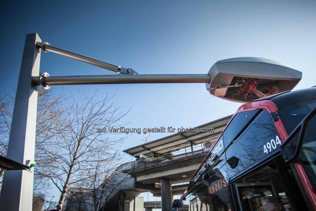 In der schwedischen Hauptstadt Stockholm hat eine mit Elektro-Hybridbussen betriebene Buslinie des Betreibers Stockholm Public Transport (SL) den Linienbetrieb aufgenommen. Die Ladetechnik stammt von Siemens und wurde zusammen mit Vattenfall installiert. , © Aussendung (21.05.2015)