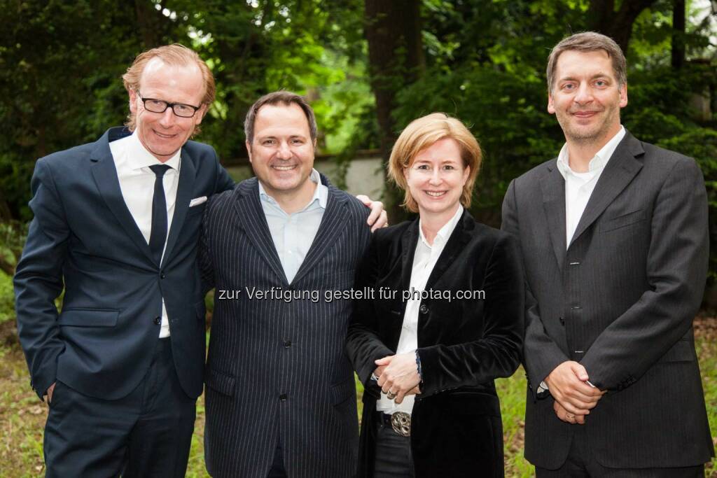 Georg Kraft-Kinz (Generaldirektor Stv., Raiffeisen Landesbanken Wien-NÖ AG), George Nimeh (Chief Digital Officer, Kurier), Birgit Kraft-Kinz (Geschäftsführerin, Kraftkinz GmbH), Andreas Hladky (Gründer, point of origin): Der Wandel der Geschäftsmodelle ist voll im Gange – ein Wissensaustausch über Digitalisierung im Rahmen der ROC Plattform #40., © Aussender (26.05.2015) 