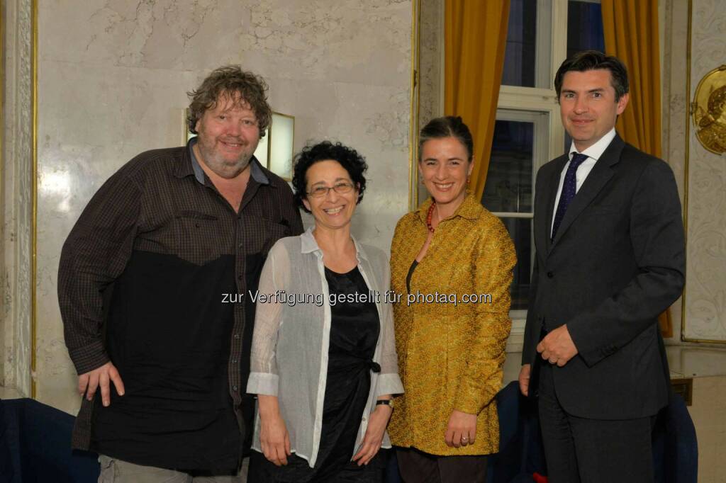 Drehbuchautor und Regisseur Georg Biron, Publizistin Isolde Charim, Mercedes Echerer, Bank Austria Vorstand Robert Zadrazil: Bank Austria Salon zum Thema Radikal, © Aussendung (26.05.2015) 