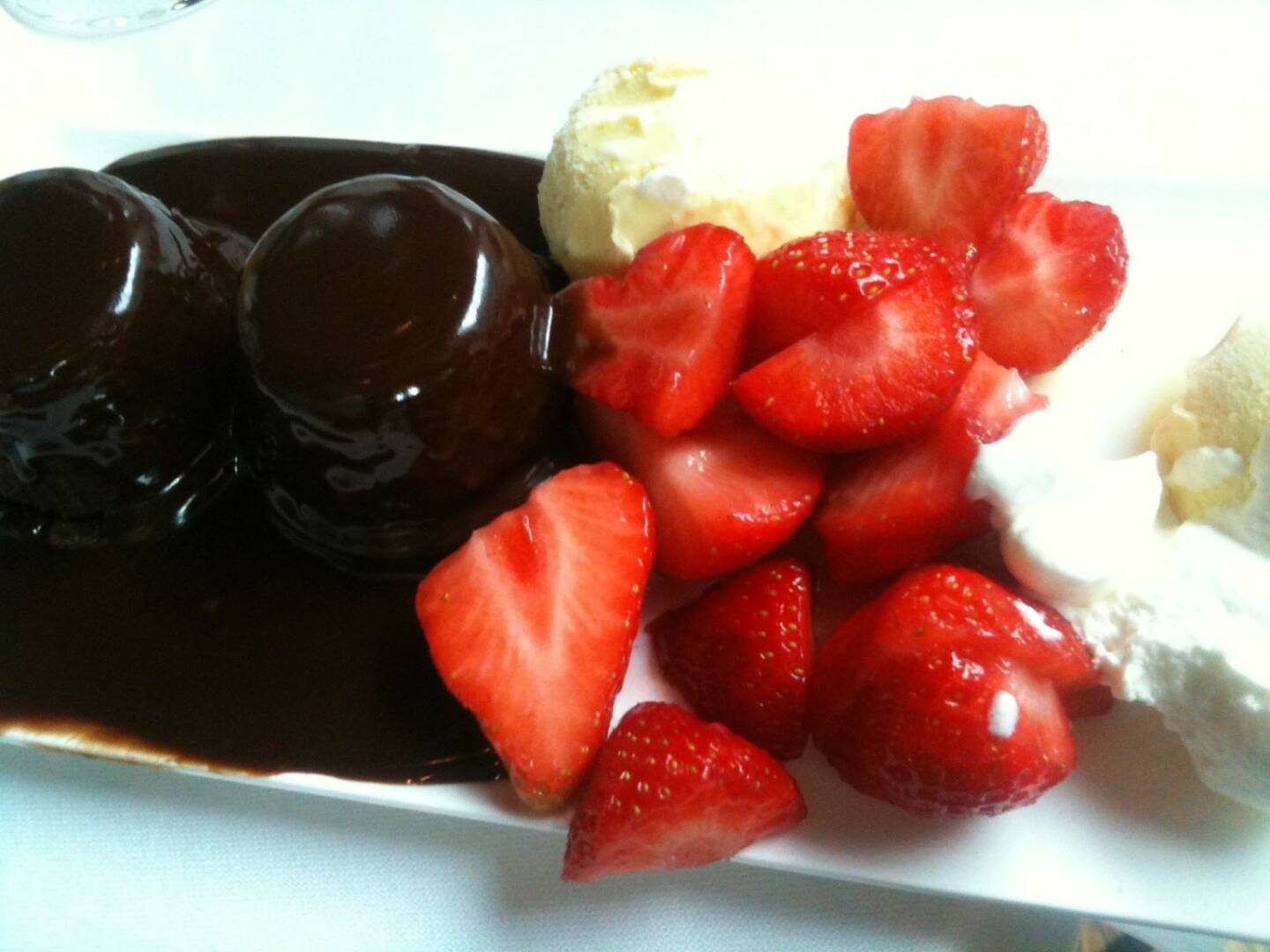 Uniqa HV: Nachspeise, Dessert, Mohr im Hemd, Erdbeeren