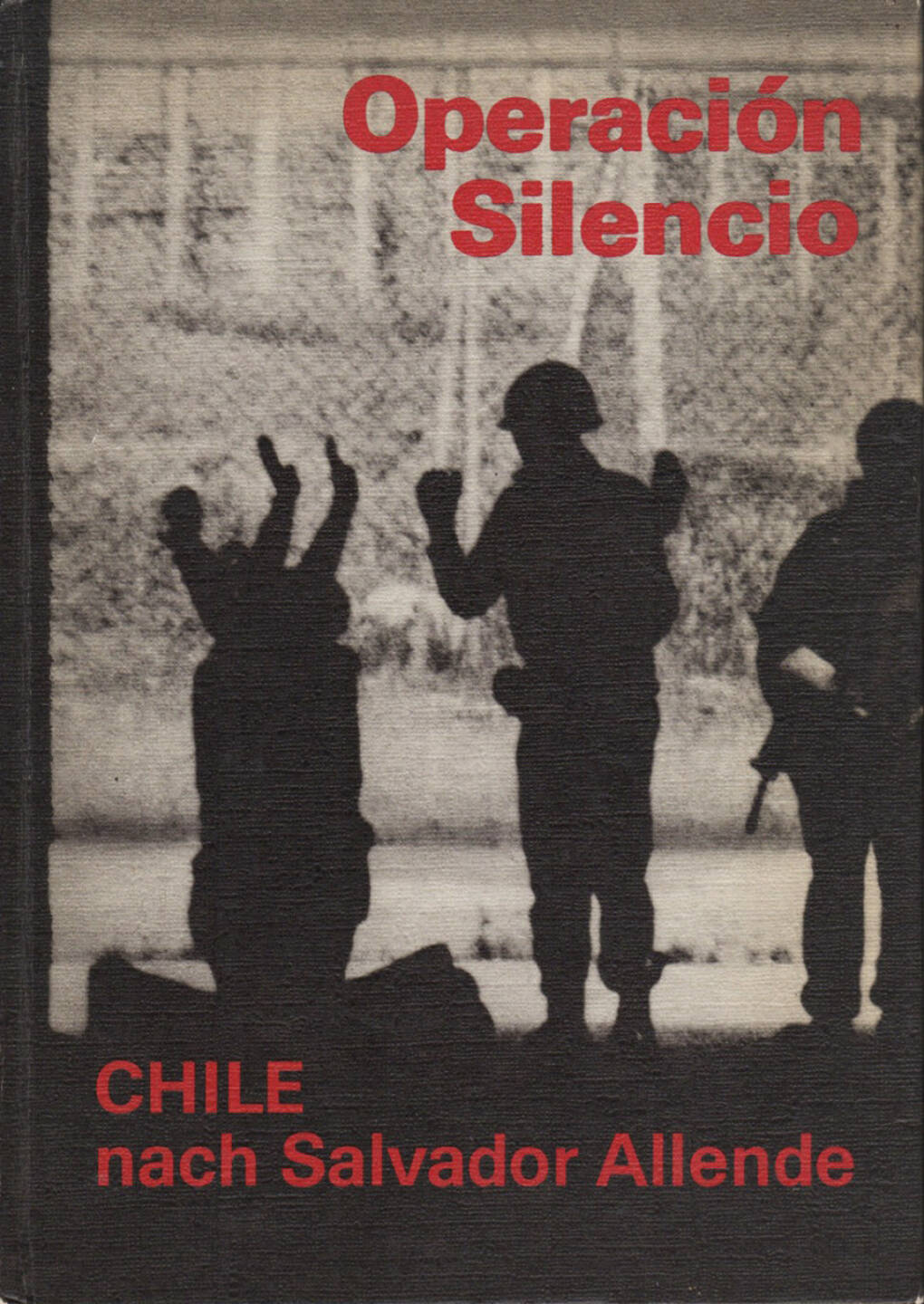 Gerhard Scheumann / Walter Heynowski / Peter Hellmich - Operation Silencio. Chile nach Salvatore Allende, Verlag der Nation 1974, Cover - http://josefchladek.com/book/gerhard_scheumann_walter_heynowski_peter_hellmich_-_operation_silencio_chile_nach_salvatore_allende