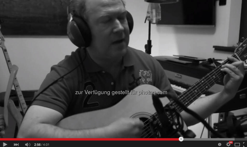 Max Otte singt mit Carl Zacharias Wozu sind Kriege da? von Udo Lindenberg https://www.youtube.com/watch?v=T6HmBiHvQpU, © Aussender (01.06.2015) 