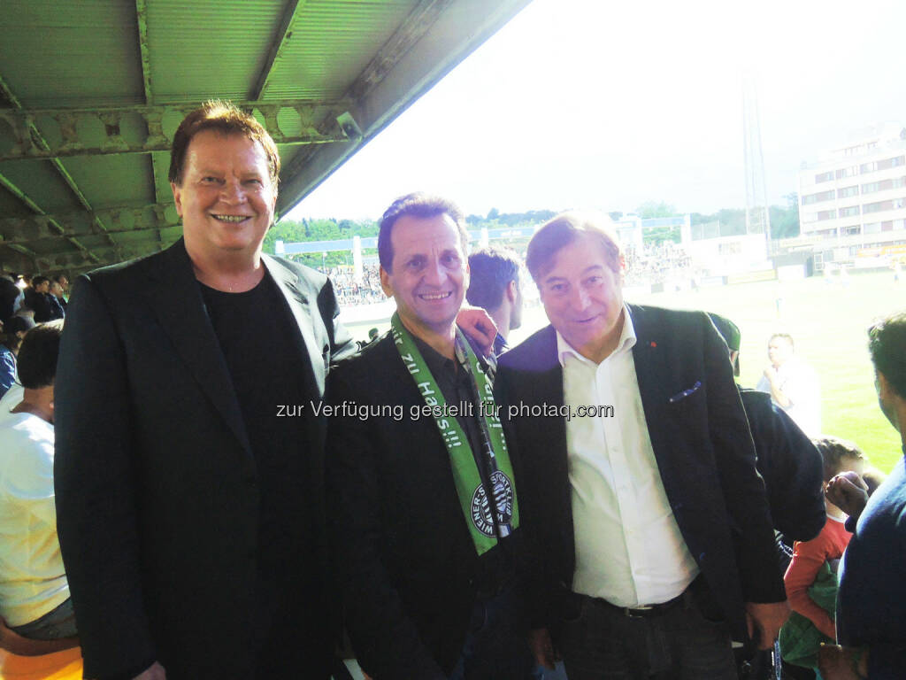 Sportklub-Präsident Manfred Tromayer mit dem Wiener Sportstadtrat Christian Oxonitsch und Landtagsabgeordnetem Kurt Stürzenbecher: Advertisingpool: Wiener Sportklub plant für die Saison 2015/16, (C) Advertisingpool, © Aussendung (01.06.2015) 