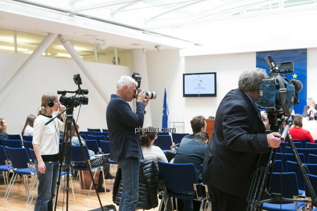 EU informiert zu Rechtschutz bei Verbraucherkrediten, Film, Foto, Fernsehen, © photaq/Martina Draper (01.06.2015) 