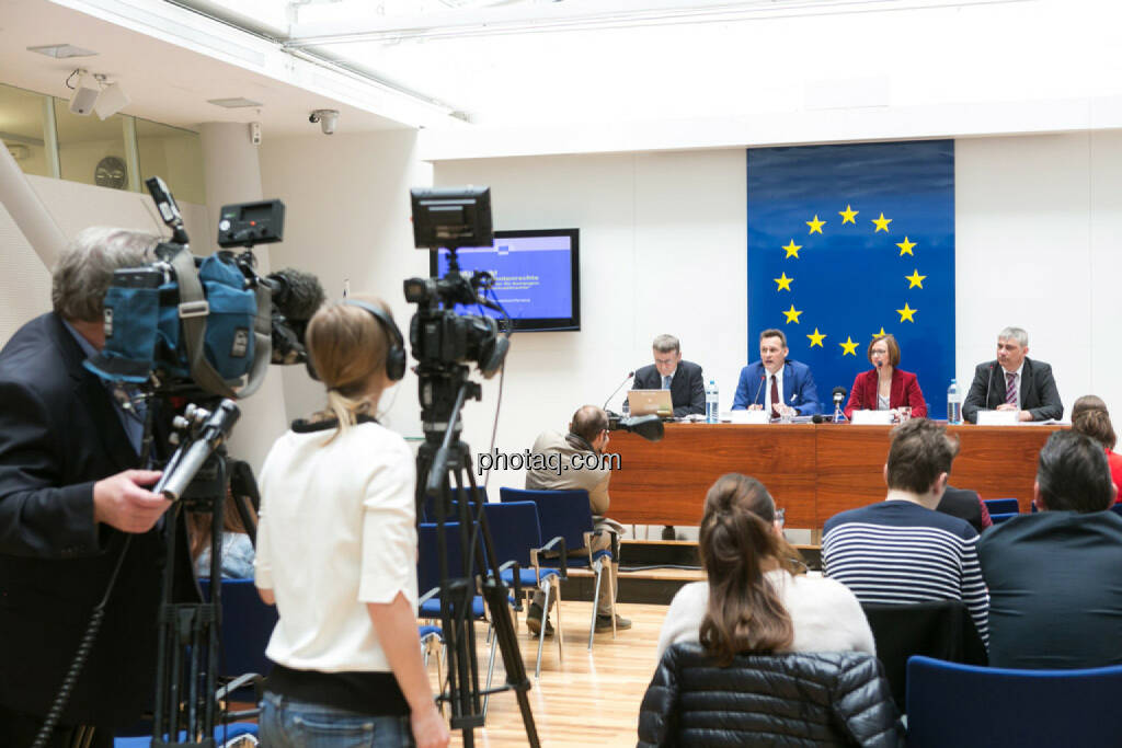 EU informiert zu Rechtschutz bei Verbraucherkrediten, © photaq/Martina Draper (01.06.2015) 