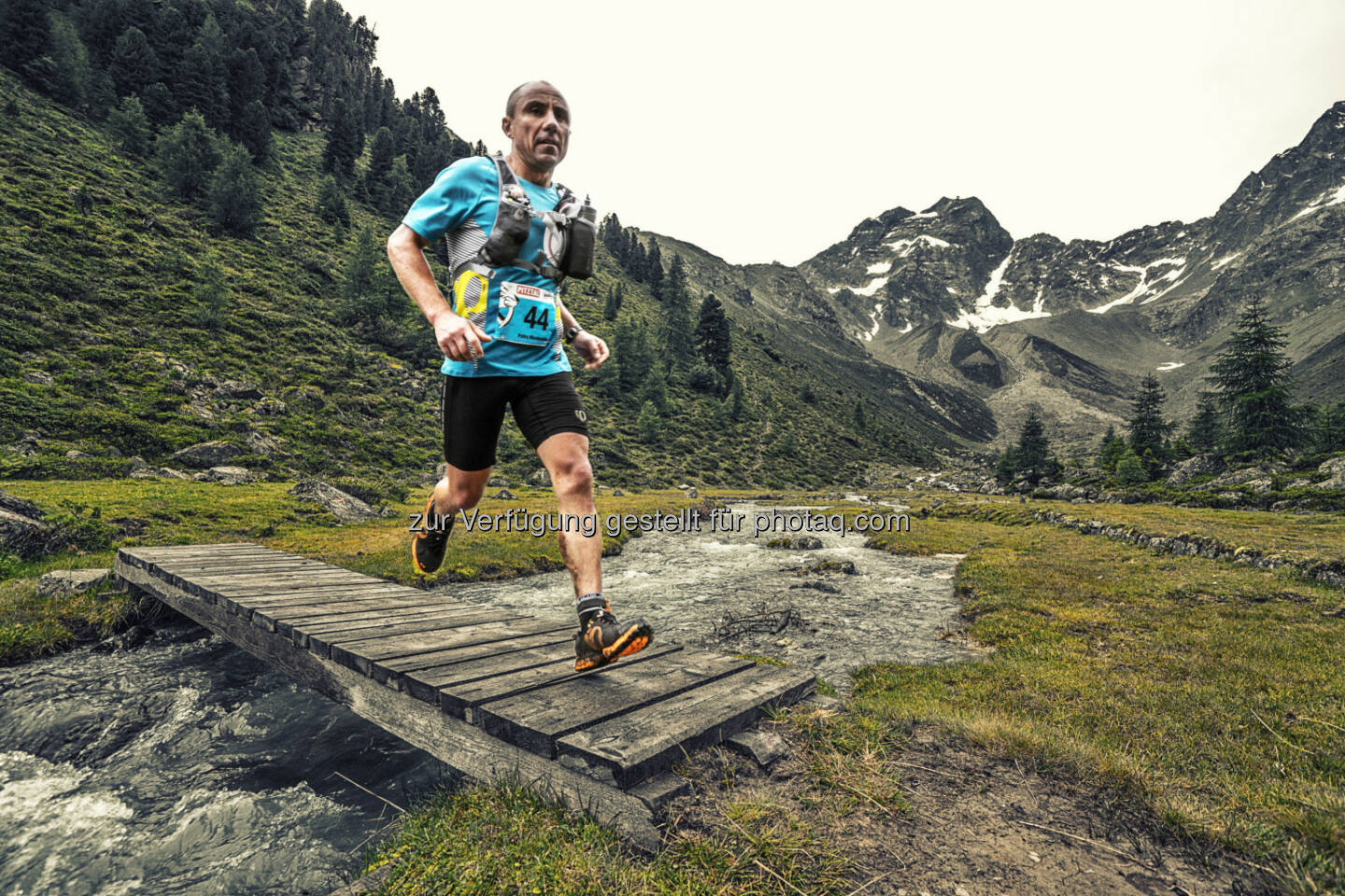 Tourismusverband Pitztal: Pitz Alpine Glacier Trail 2015 - Laufen am Dach Tirols: Die dritte Auflage des populären Pitztaler Trail Running Events von 24. - 26. Juli 2015 hat neben dem Namen noch einige weitere Neuheiten zu bieten. Die Highlights des Pitz Alpine 2015 sprechen für sich: Die Königsdistanz P100 Salomon-Ultra ist nun auf beeindruckende 100 km angewachsen und gleichzeitig der offizielle Wettbewerb zur Österreichischen Meisterschaft im Endurancetrail. Außerdem wartet eine neue Distanz auf Genießer, denen der P42 Alpin-Marathon zu lang und der P15 Sprint zu kurz ist: P26 (26 km) heißt die neue Strecke, die wie alle anderen auch in der Trail-City Mandarfen startet. Für ambitionierte Läufer gibt es auf gleich zwei Strecken wertvolle Qualifikationspunkte für die Ultra-Trail du Mont-Blanc-Serie zu verdienen: Sowohl der Salomon-P100 (100 km) als auch der P85 (85 km) geben je drei Punkte. 
 (C) Horst von Bohlen