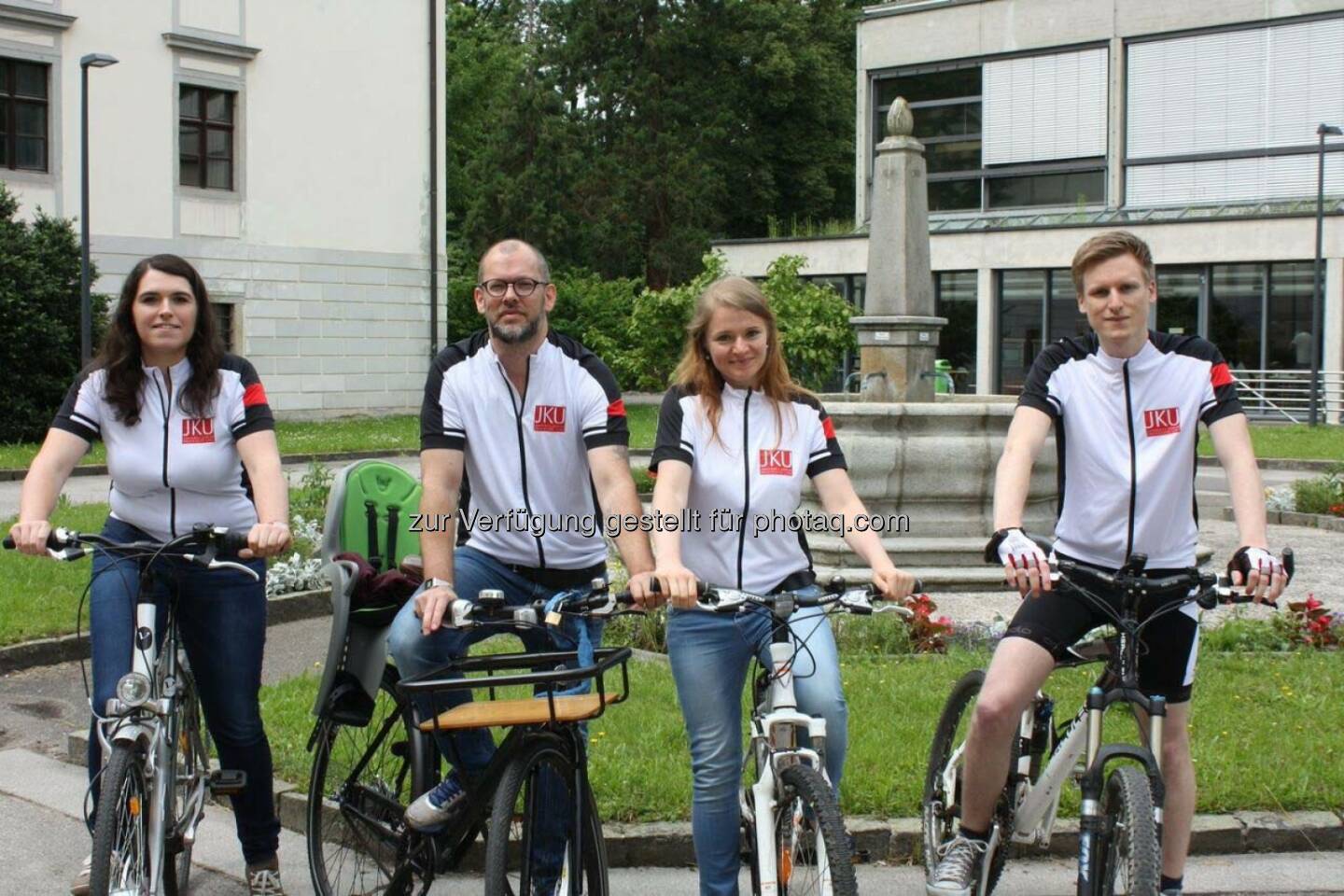 JKU Linz: Bei der Aktion „RadeltZurArbeit“ kamen im Mai zahlreiche MitarbeiterInnen mit dem Drahtesel ins Labor oder Büro – und erradelten den 2. Platz in Oberösterreich. (C) JKU
