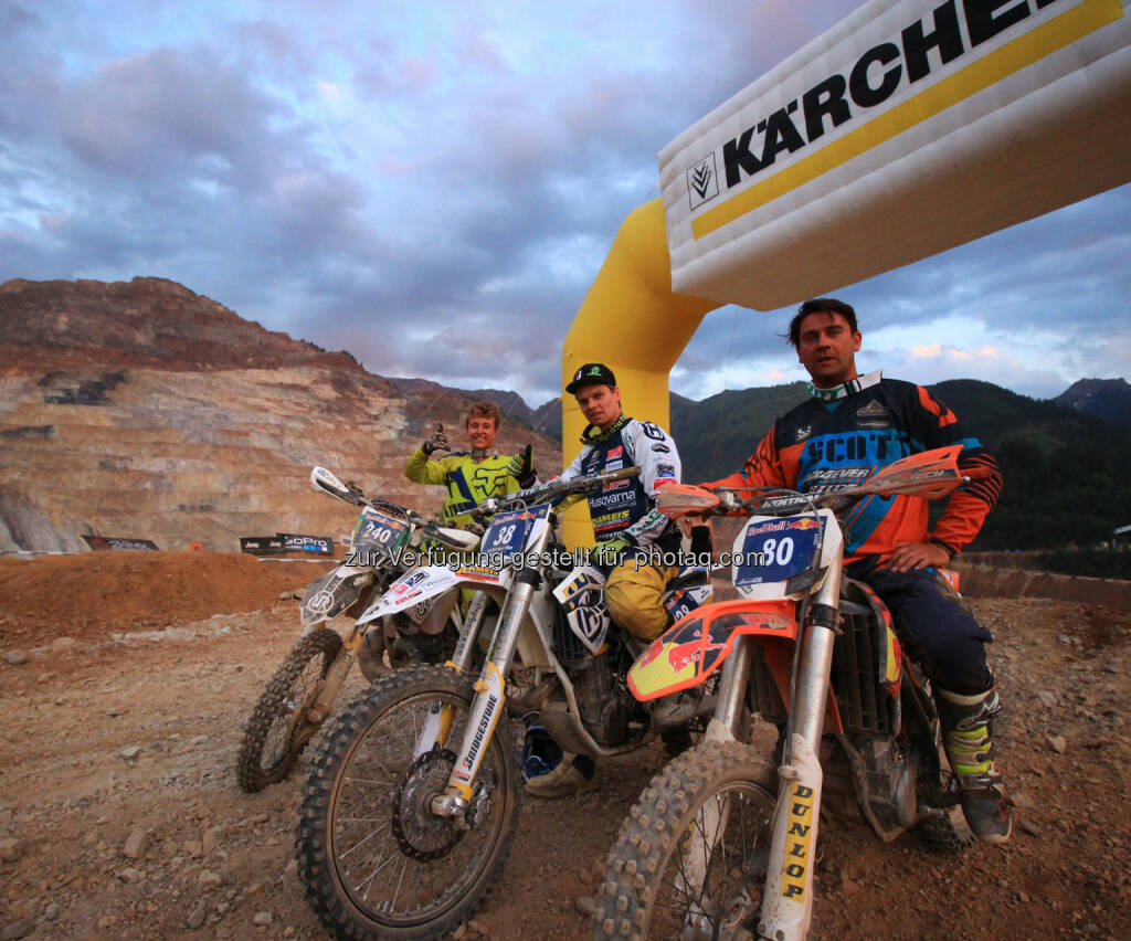 Brad Williams (UK), Sieger Ossi Reisinger (AUT), Jimmy Verburgh (BEL): Kärcher Rocket Ride Podium 2015 - Erzbergrodeo GmbH: Erzbergrodeo XXI: Ossi Reisinger (AUT, Husqvarna) siegt beim Kärcher Rocket Ride 2015, Credit: Erzbergrodeo / motorradreporter.at, © Aussendung (05.06.2015) 