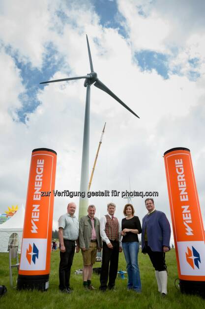 Rudolf Hofbauer (BGM Langenwang), Erwin Gruber (LT Abg.),Johann Janker (GF ECO Wind), Susanna Zapreva (GF Wien Energie),Thomas Heim (BGM Ratten): Wien Energie GmbH: 3.000 Besucher stürmten Windparkeröffnung in steirischen Alpen, © Aussendung (07.06.2015) 