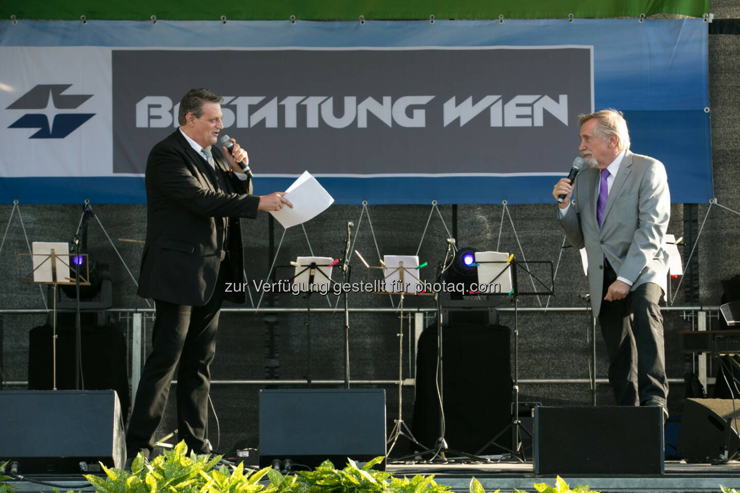 Peter Rapp und Dieter Chmelar am Nachklang 2014: B&F Wien - Bestattung und Friedhöfe GmbH: Nachklang 2015 - das Open-Air-Konzert auf dem Wiener Zentralfriedhof (C) B&F