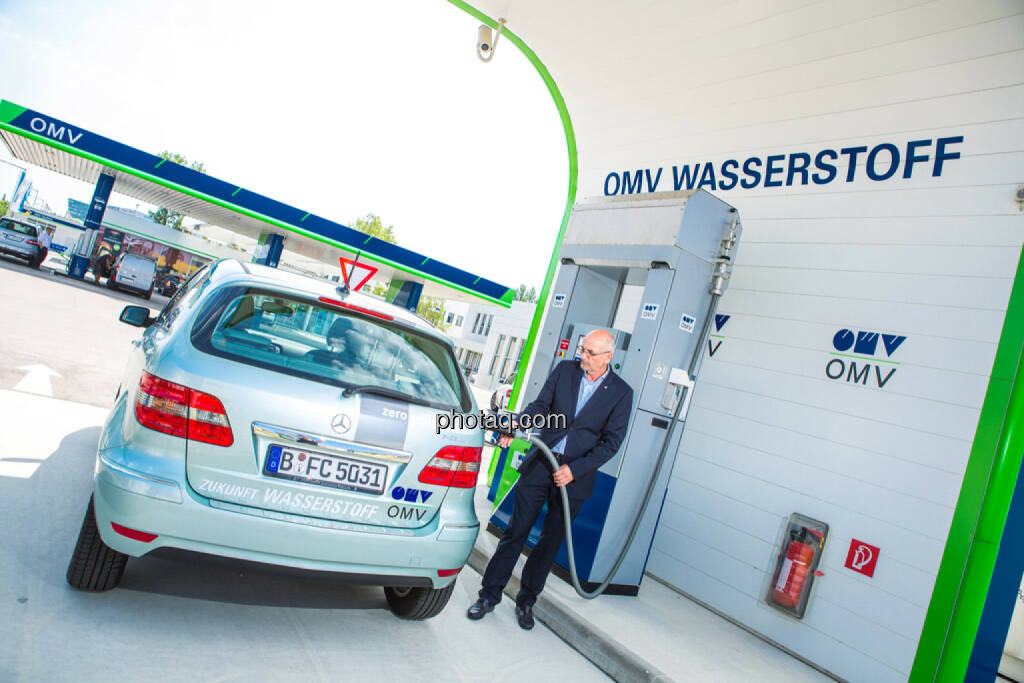 Walter Böhme (Leiter Innovationsmanagement OMV), Wasserstoff Tankstelle, © photaq/Martina Draper (10.06.2015) 