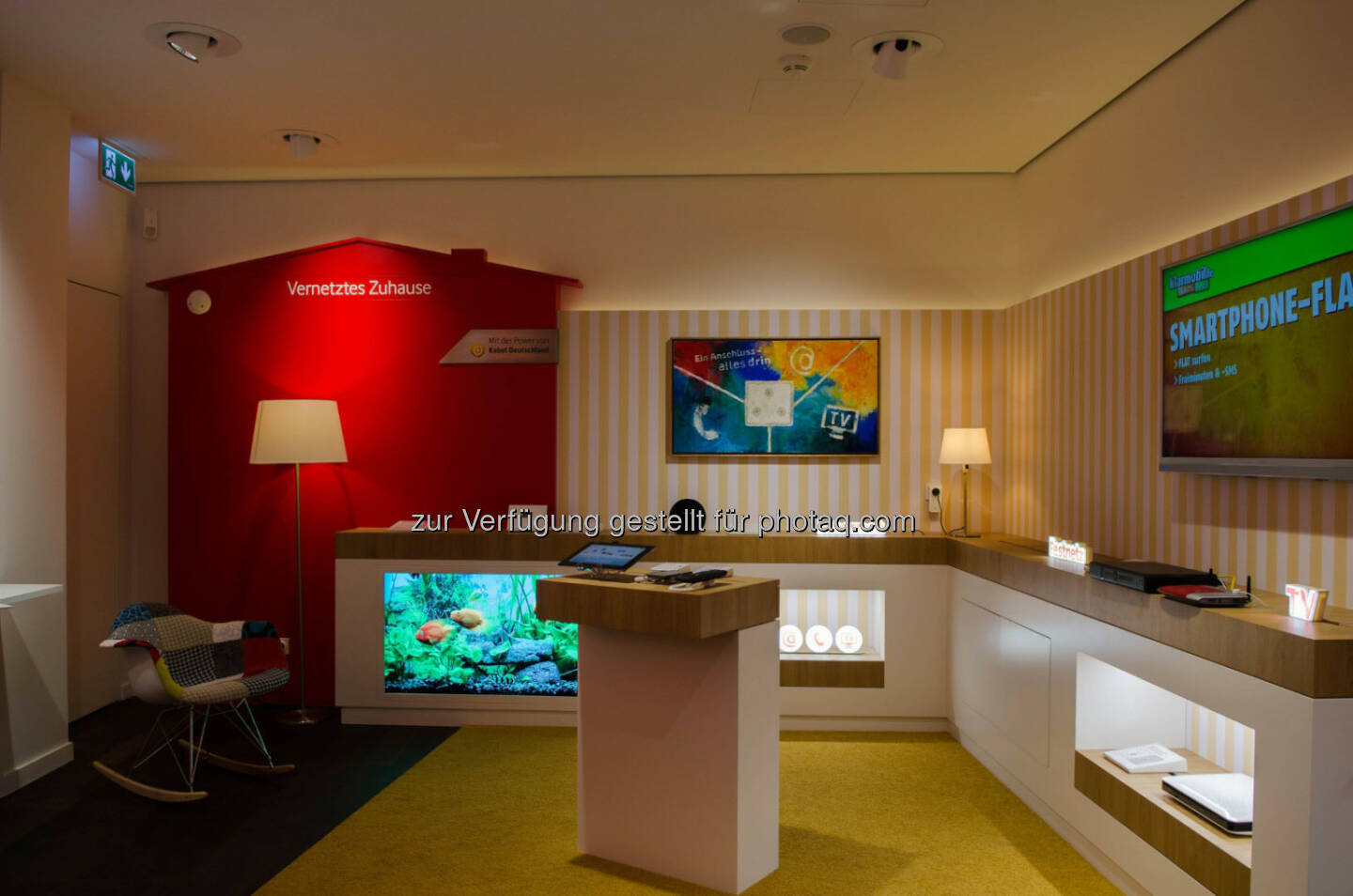 Vodafone eröffnet Flagshipstore in München: Kooperation mit RWE: Integriertes smartes Wohnzimmer zeigt das Wohnen der Zukunft