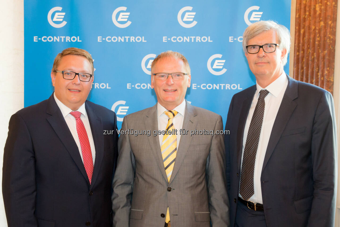 E-Control-Vorstand Martin Graf, Jochen Homann, Präsident Bundesnetzagentur und E-Control-Vorstand Walter Boltz : Energie-Control Austria: Deutscher Energieregulator: Energiewende braucht Infrastrukturausbau (C) Anna Rauchenberger