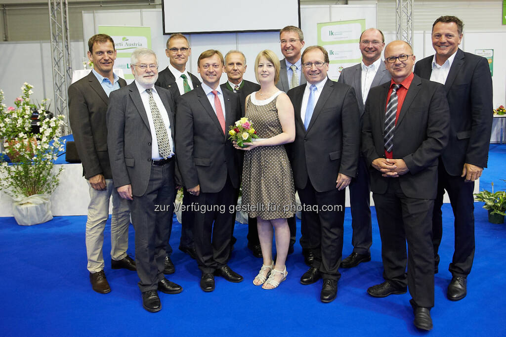 Johannes Käfer, August Astl (Generalsekretär Landwirtschaftskammer Österreich), Rupert Gsöls (Präsident Bundes ObstbauVerband Österreich), Abg. z. NR Johann Höfinger, Albert Trinkl (Präsident Bundesverband der österreichischen Gärtner), Geschäftsführerin Karin Weigel (Bundesverband der österreichischen Gärtner), Wolfgang Strasser (Geschäftsführer Messe Tulln), Harald Schinnerl (Vizebürgermeister Stadtgemeinde Tulln), GR Martin Flicker (Vizepräsident Landwirtschaftskammer Wien), LKR Fritz Rauer (Präsident BundesGemüsebauVerband Österreich), GF Stefan Hamedinger (BundesGemüsebauVerband): Messe Tulln GmbH: Horti Austria – nach drei erfolgreichen Messetagen zu Ende gegangen. © Messe Tulln GmbH/APA-Fotoservice/Preiss
, © Aussender (16.06.2015) 