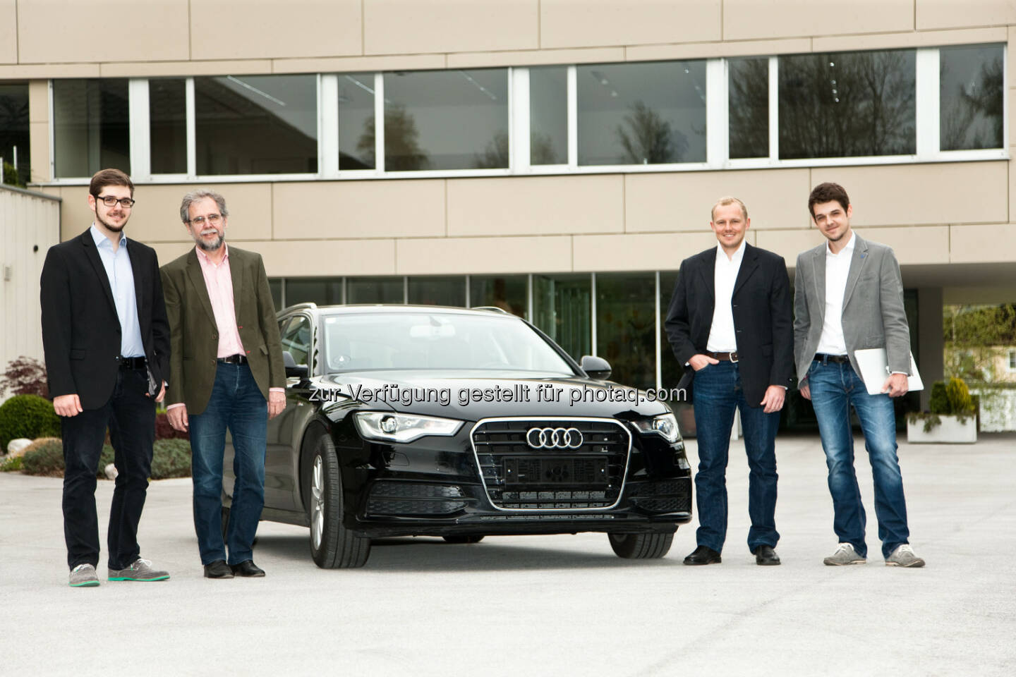 Julian Jany, Johann Jany, Bernhard Altendorfer und Nicolas Jany: Mit novora.at ist in Österreich ein neues Internet-Start-up am Markt, das den Kauf von jungen Gebrauchtfahrzeugen zu Großhandelspreisen ermöglicht. Privatkunden haben damit erstmals in Europa die Möglichkeit, Gebote direkt an den großen europäischen Autoversteigerungsplattformen, die normalerweise nur den Autohändlern zugänglich sind, abzugeben. © novora.at, Christian Maislinger
