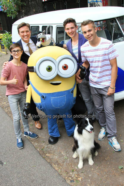 Aeneas iBros, Tourleiter Robert Steiner, Showratte Rolf Rüdiger, Minion Bob, Moderator Flo Mayer, Lukas und Hund Falco: Nivea Familienfest: Nivea Familienfest 2015 - Österreichs größte Sommer-Ferien-Tour unterwegs zugunsten von SOS-Kinderdorf, © Steiner Familyentertainment
, © Aussender (16.06.2015) 