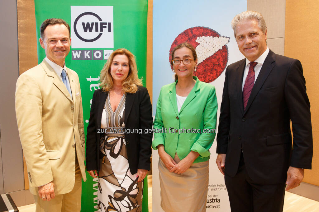 Thomas Schmidt, stv. Institutsleiter Wifi Wien; Freya Schumann, Moderatorin; Susanne Wendler, UniCredit Bank Austria AG, Leiterin Firmenkunden Österreich; Anton G. Ofner, Vizepräsident der Wirtschaftskammer Wien: Wifi Wien: Fördertöpfe für Wiener Unternehmen brachte viele neue Impulse, © Aussender (18.06.2015) 