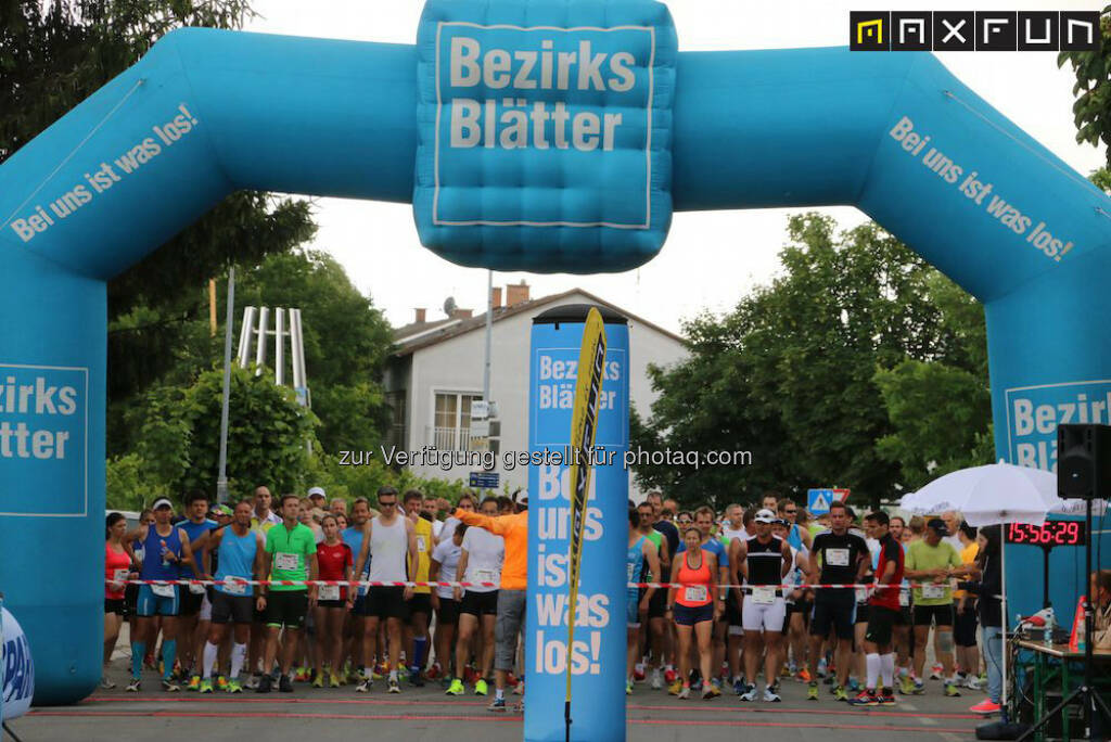 Weinlauf Gols, vor dem Start, Bezirksblätter, © MaxFun Sports (21.06.2015) 