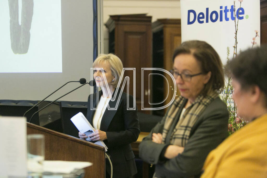 Gundi Wentner (Partner, Deloitte), Nicola Teschler (Direktorin der Anthropologischen Abteilung NHM), Walburga Antl (Wissenschaftliche Mitarbeiterin NHM und Expertin für Alt- und Jungsteinzeit), © Martina Draper für Deloitte (07.03.2013) 